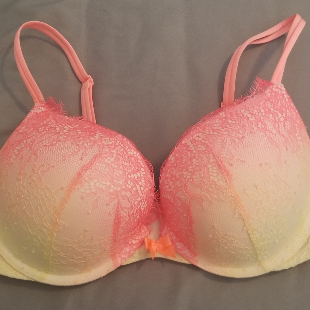 Victoria's secret very sexy pushup bra
